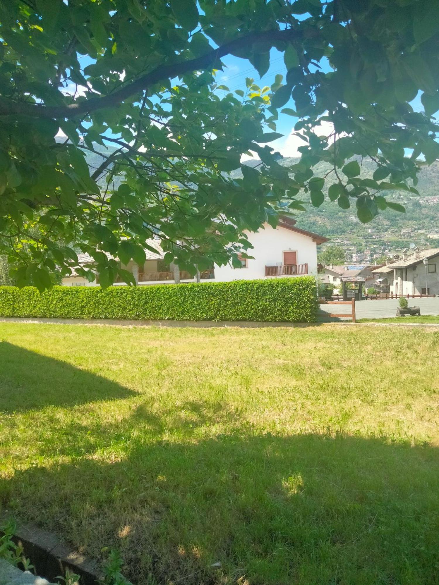 Appartamento Signorile Con Giardino Аоста Екстер'єр фото